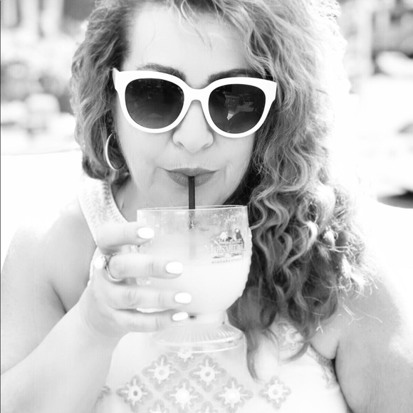 Meet your Posher, Vera - Picture 1 of 1